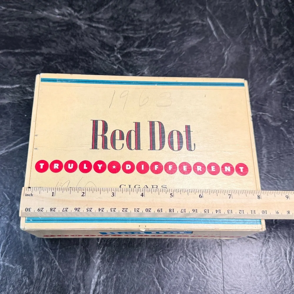RED DOT Cigar Box